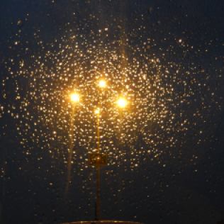 Raindrops twinkling in streetligtht